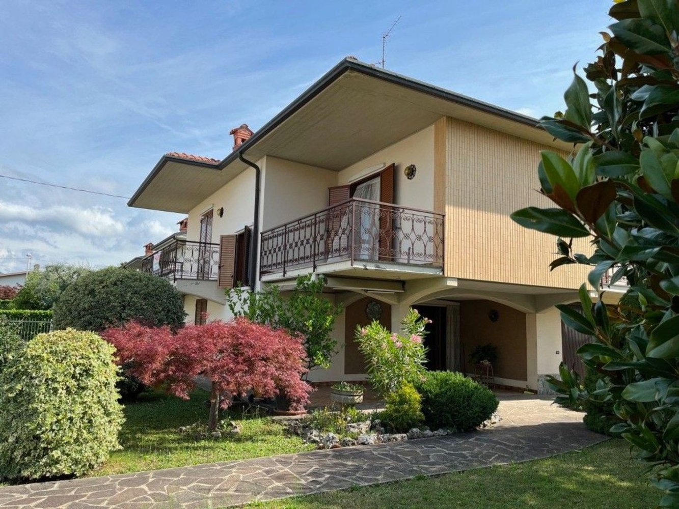 Villa de 3 dormitorios en Bonate Sopra, Italy No. 338625