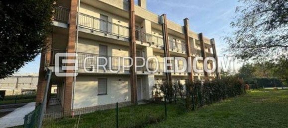 3 rooms Apartment in Cardano al Campo, Italy No. 3218 8