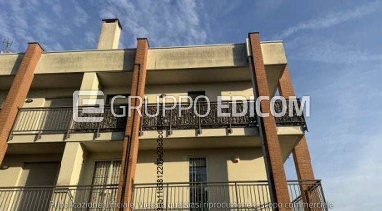 3 rooms Apartment in Cardano al Campo, Italy No. 3218