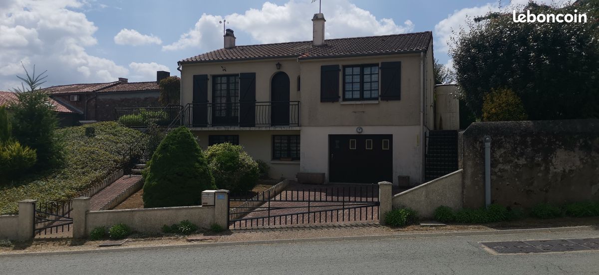 2 bedrooms House in Deux-Sevres, France No. 335610