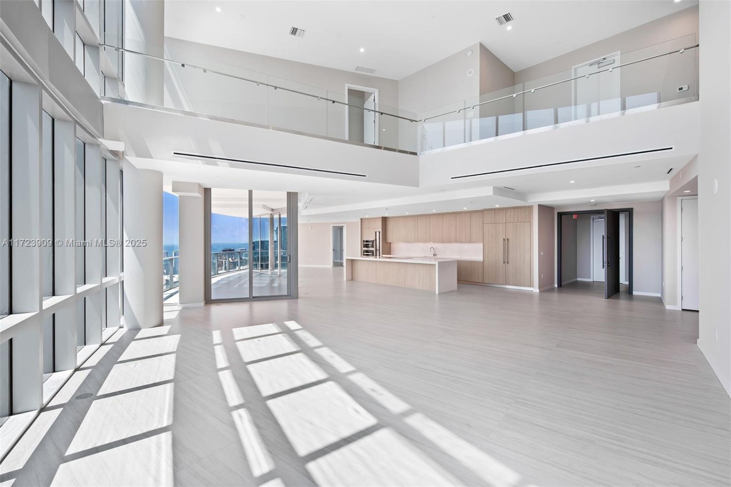5 bedrooms Commercial property for sale in Miami, Miami-Dade, Florida, USA № 614675