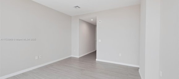 5 bedrooms Commercial property for sale in Miami, Miami-Dade, Florida, USA № 614675 2