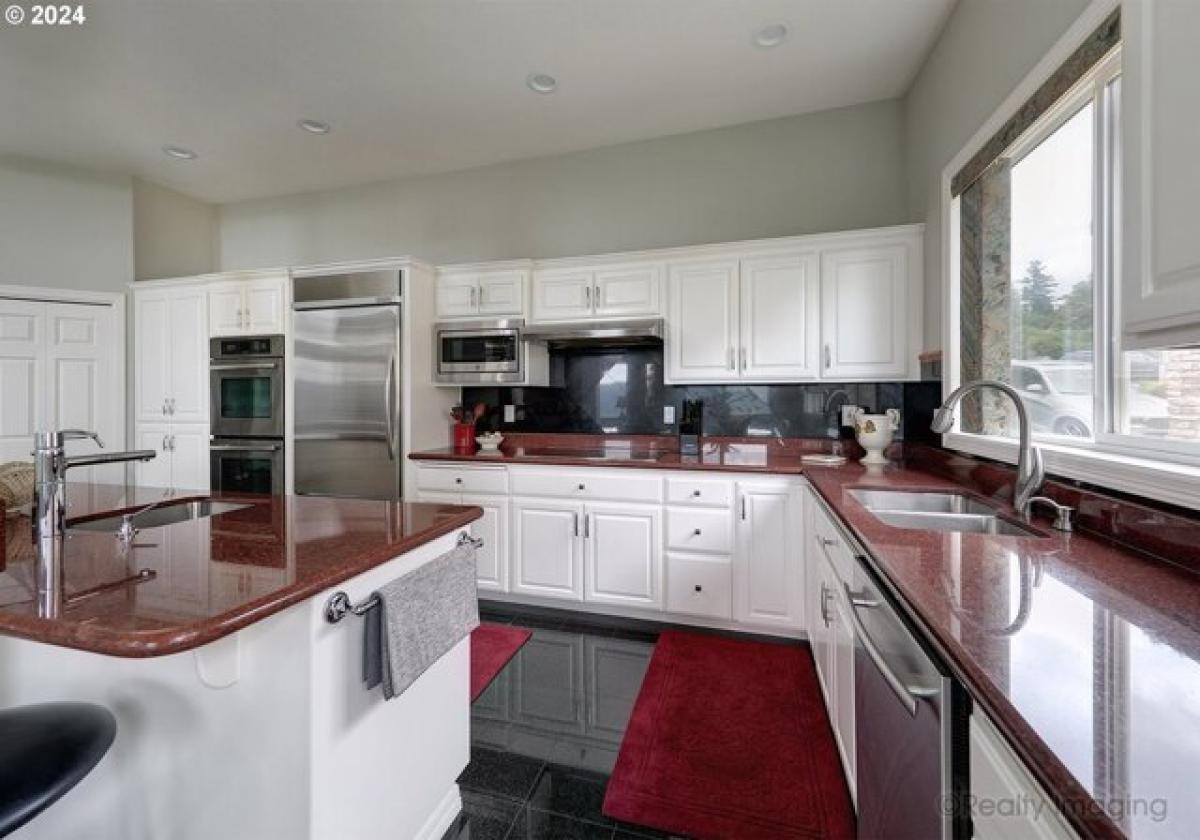 Дом с 4 спальнями в Уэст Линн, США № 376792