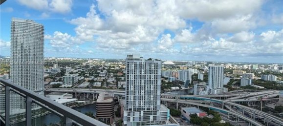 2 dormitorios propiedad comercial en alquiler en Miami, Miami-Dade, Florida, USA № 615221 2