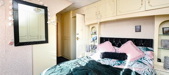  House in Rainham, United Kingdom No. 2421 8