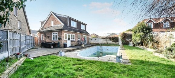  House in Rainham, United Kingdom No. 2421 14