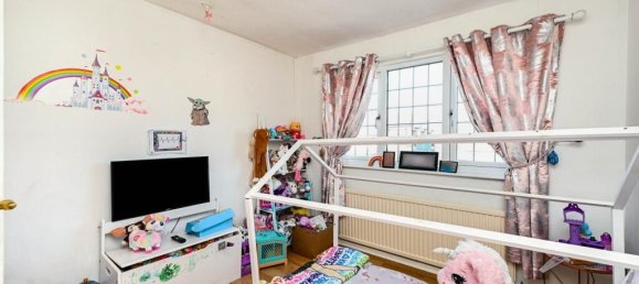  House in Rainham, United Kingdom No. 2421 10