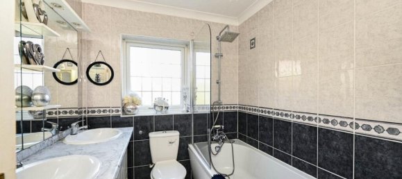  House in Rainham, United Kingdom No. 2421 11