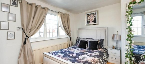  House in Rainham, United Kingdom No. 2421 9