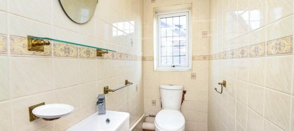  House in Rainham, United Kingdom No. 2421 12