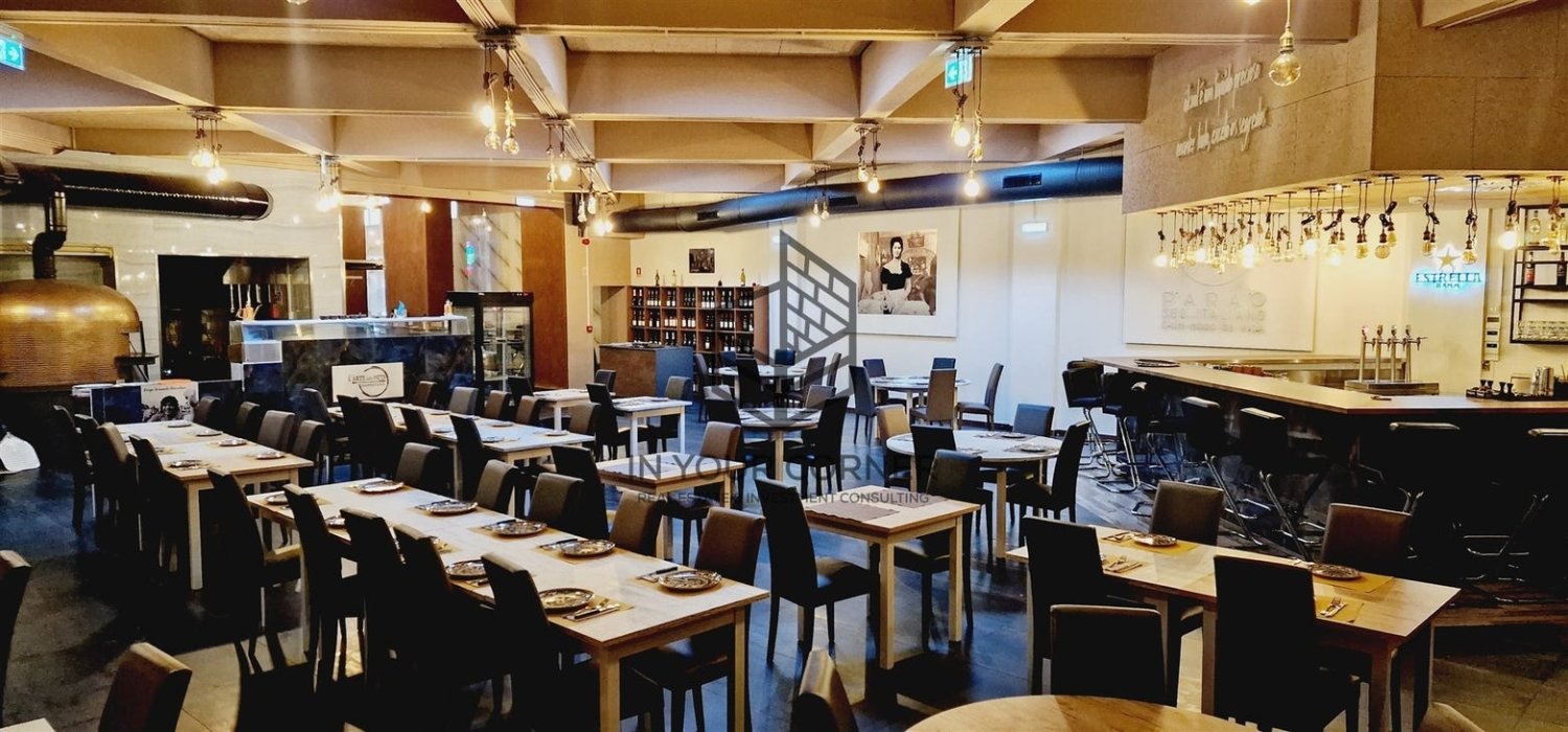 500m² Commercial property in Lisbon, Portugal No. 247741