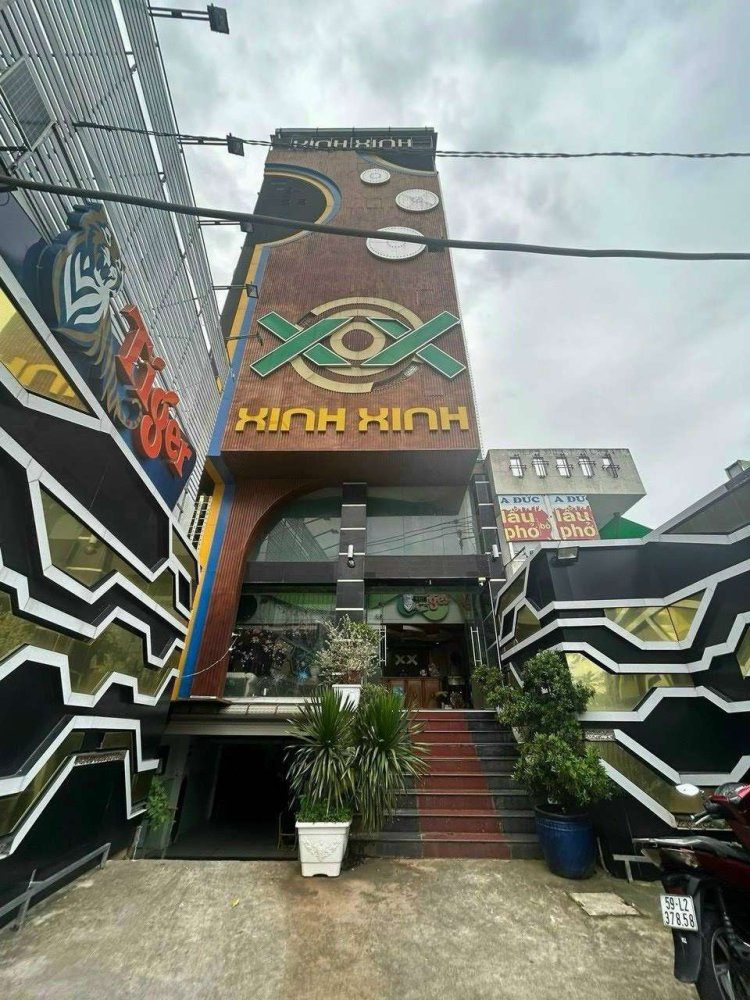 184m² Townhouse in District 7, Vietnam No. 12780