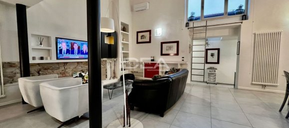 3 rooms Apartment in Lucca, Italy No. 16799 2