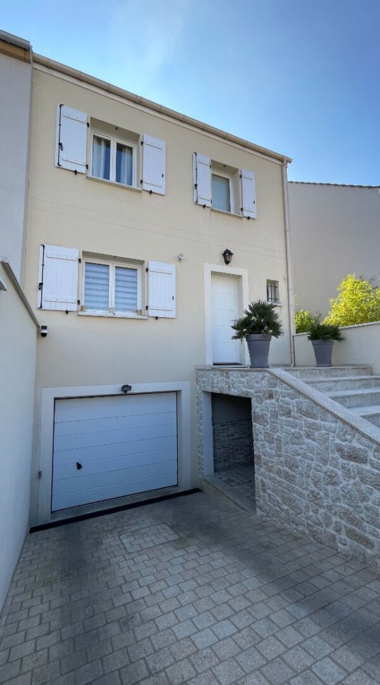 3 bedrooms Villa in Sartrouville, France No. 116803