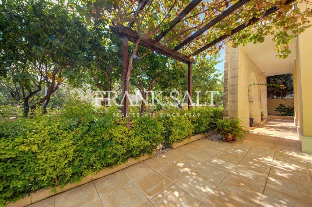 4 bedrooms Villa in San Gwann, Malta No. 10204