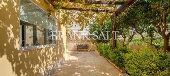 4 bedrooms Villa in San Gwann, Malta No. 10204 2