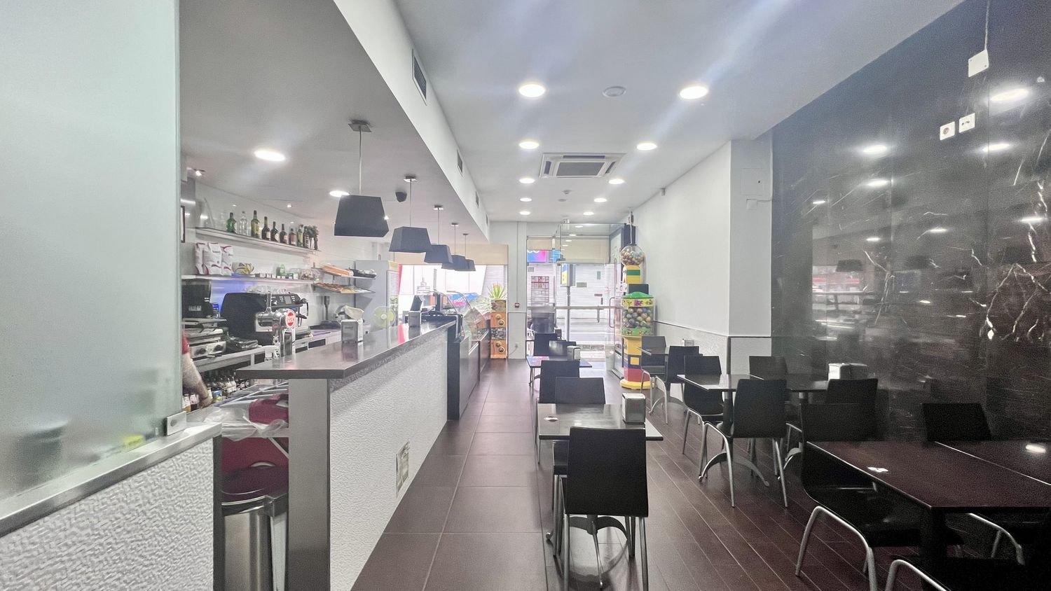 Propriété commerciale à Moreira, Portugal 93m² No. 210903