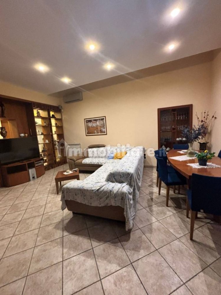 3 Schlafzimmer Wohnung in Naples, Italy, Nr. 283651