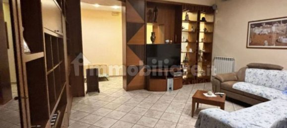 3 Schlafzimmer Wohnung in Naples, Italy, Nr. 283651 5