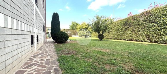 3 bedrooms Villa in Pontoglio, Italy No. 298369 4
