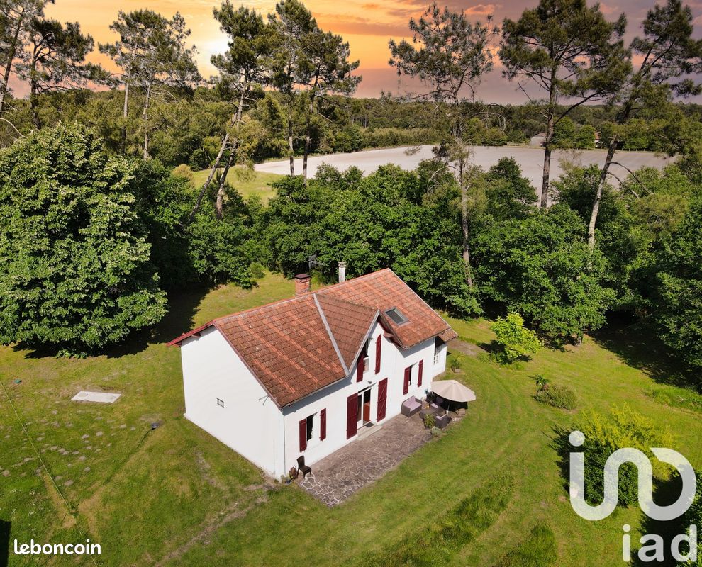 4 bedrooms House in Herm, France No. 100353