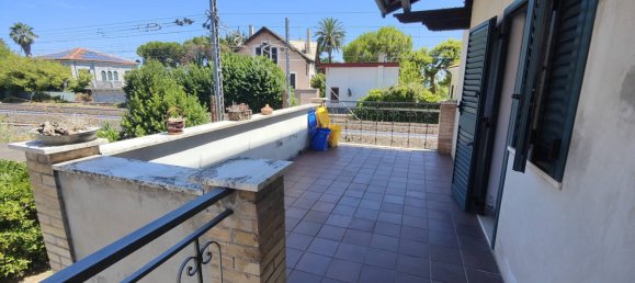 Apartamento de 4 dormitorios en Grottammare, Italy No. 266289 3