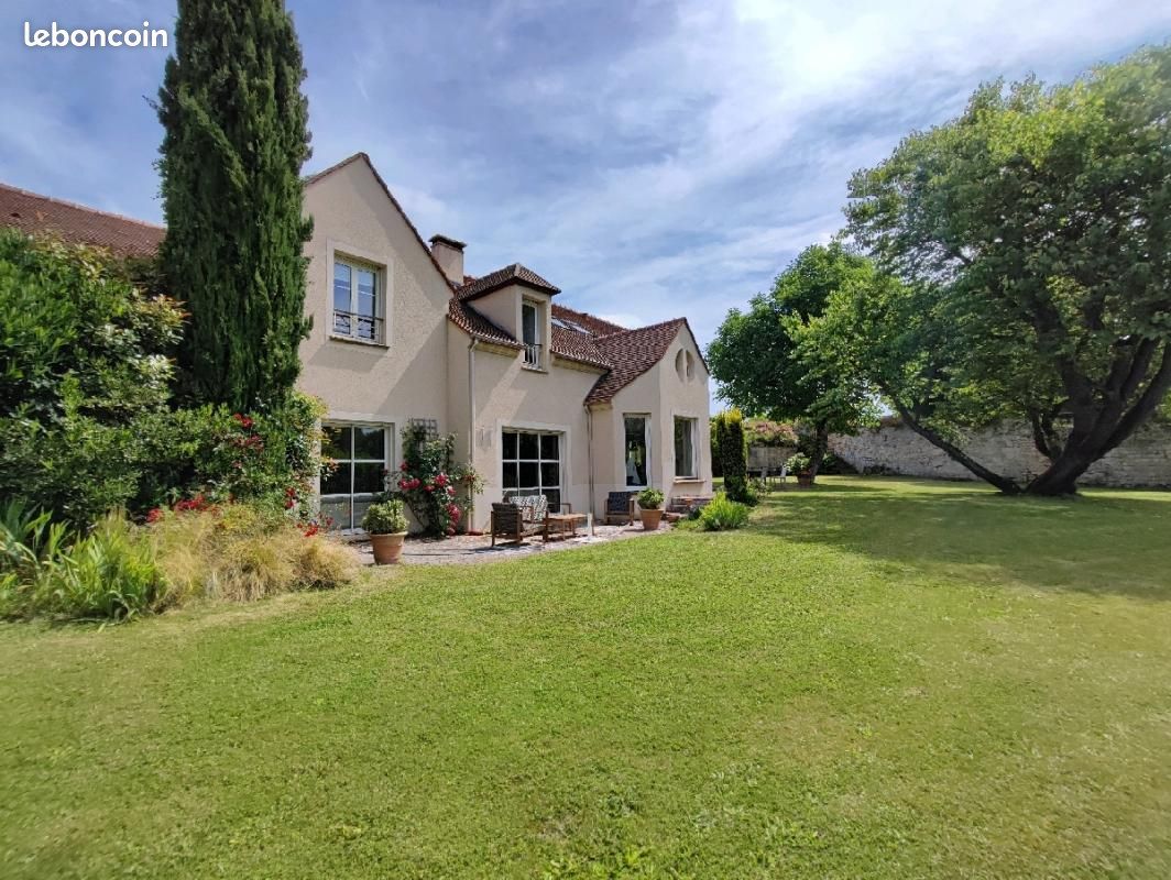 5 bedrooms House in Nesles-la-Vallee, France No. 180849