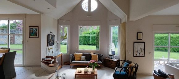 5 bedrooms House in Nesles-la-Vallee, France No. 180849 7