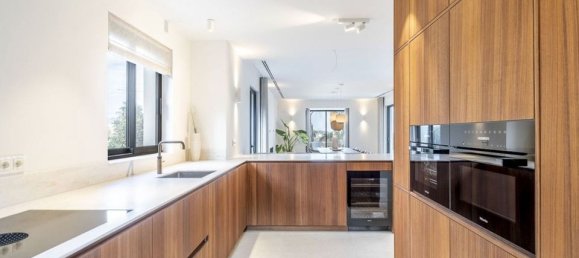 5 غرف نوم فيلا في Estepona, Spain رقم 186123 12