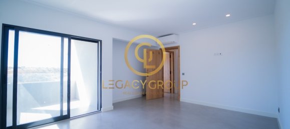 4 bedrooms Villa in Loule, Portugal No. 241919 8