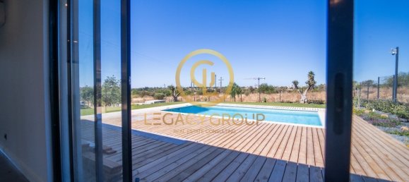4 bedrooms Villa in Loule, Portugal No. 241919 2