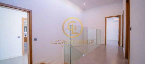 4 bedrooms Villa in Loule, Portugal No. 241919 9