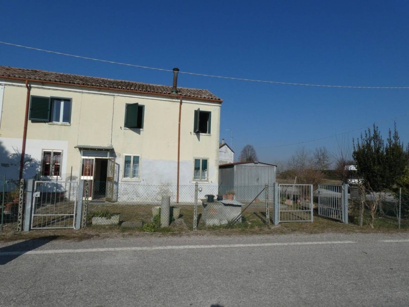 2 bedrooms House in Tresignana, Italy No. 79164