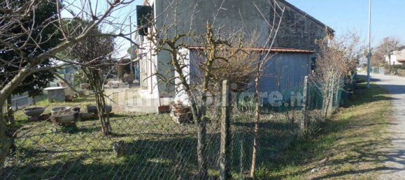 2 bedrooms House in Tresignana, Italy No. 79164 2