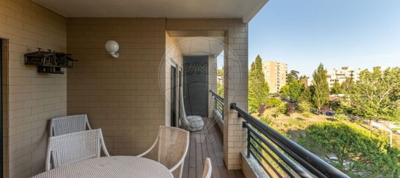 4 bedrooms Apartment in Porto, Portugal No. 99619 3