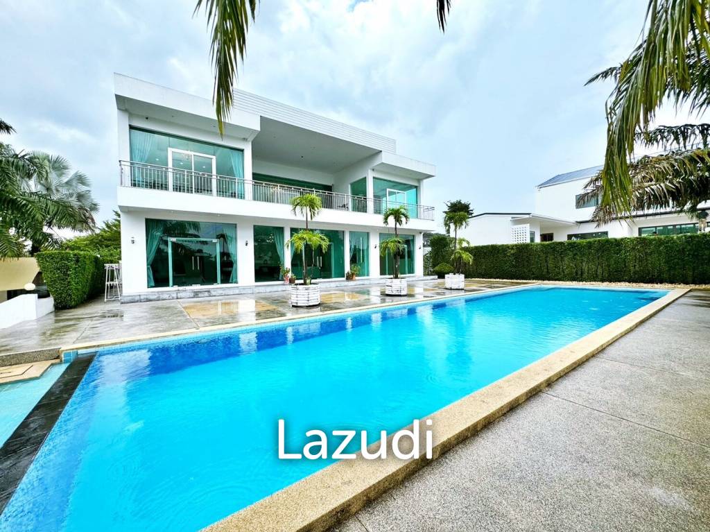 3 bedrooms Villa in Pattaya, Thailand No. 14532