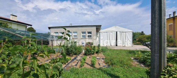 4 bedrooms Villa in Gazzo, Italy No. 301068 8