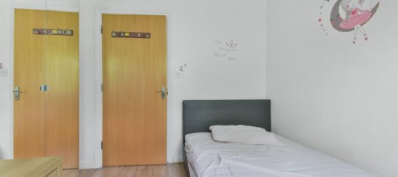 2 bedrooms Apartment in London, United Kingdom No. 9900 17