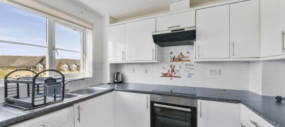 2 bedrooms Apartment in London, United Kingdom No. 9900 2