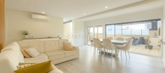 3 bedrooms House in Porto Salvo, Portugal No. 111038 13