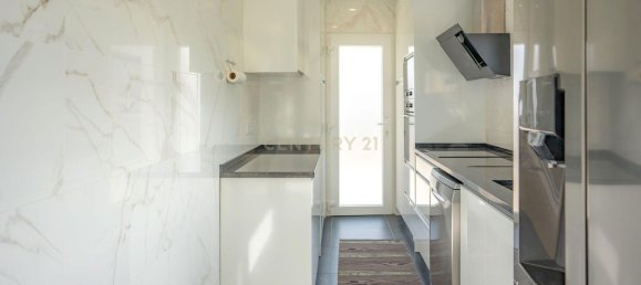 3 bedrooms House in Porto Salvo, Portugal No. 111038 30