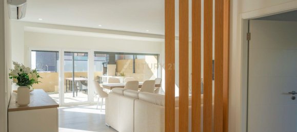 3 bedrooms House in Porto Salvo, Portugal No. 111038 2