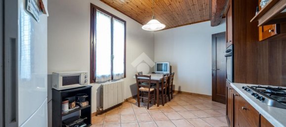 5 rooms House in Carpi, Italy No. 189522 6