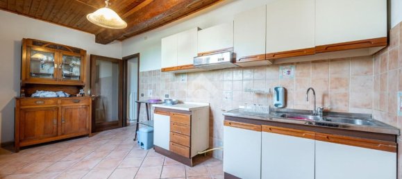 5 rooms House in Carpi, Italy No. 189522 4