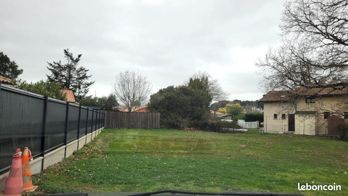 1000m² Land in Gujan-Mestras, France No. 335953