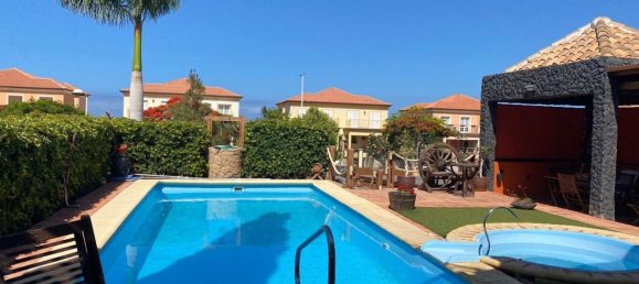 3 bedrooms Villa in Adeje, Spain No. 103854 2