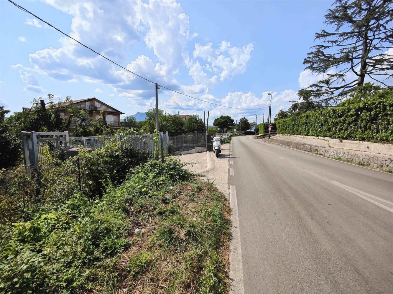 Grundstück in Santo Stefano del Sole, Italy 2730m², Nr. 79971