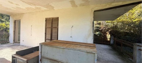 Дом с 8 комнатами в Алатри, Италия № 145065 36