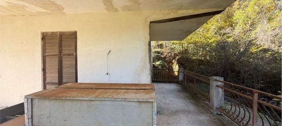 Дом с 8 комнатами в Алатри, Италия № 145065 34