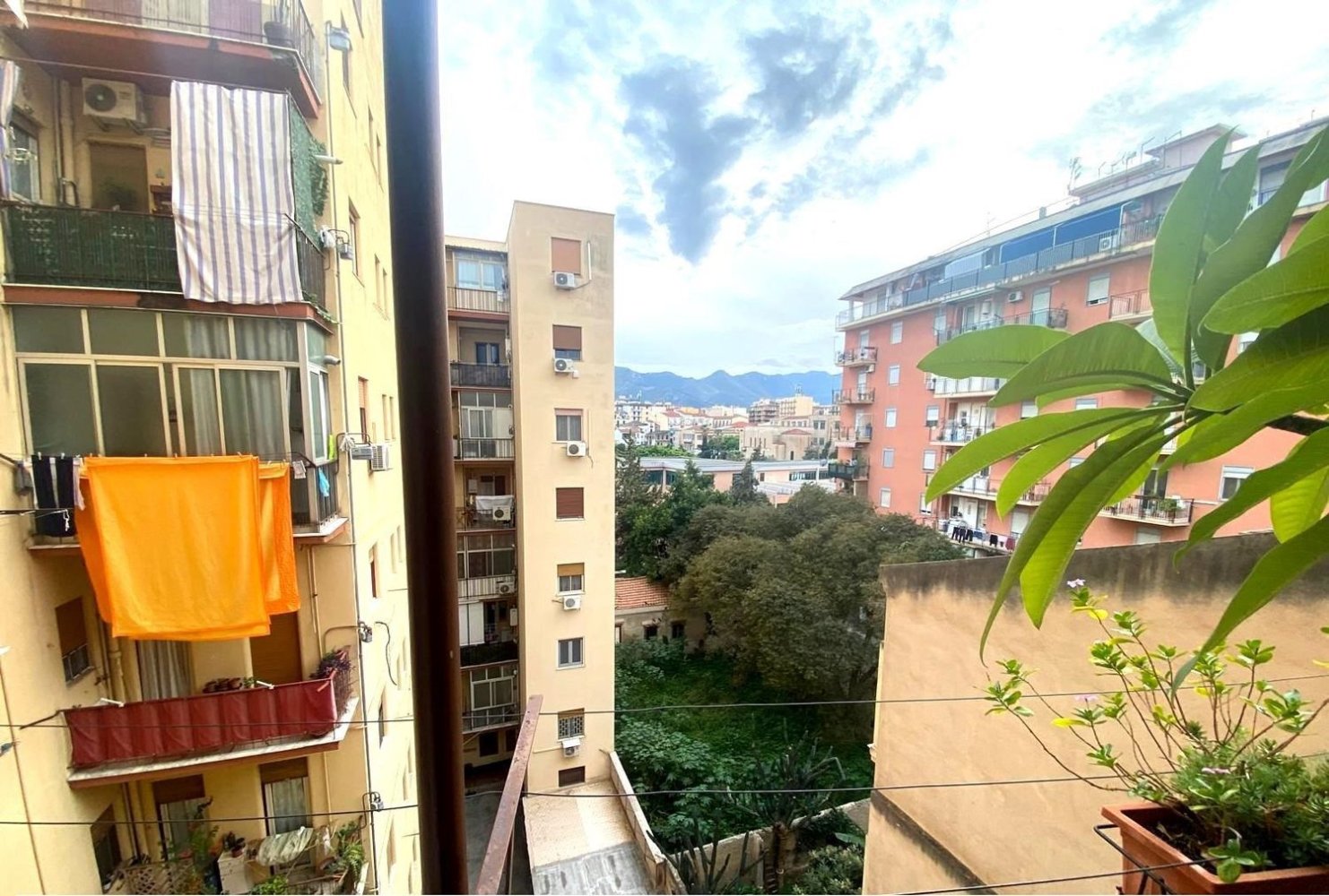 5 rooms Apartment in Palermo, Italy No. 46495